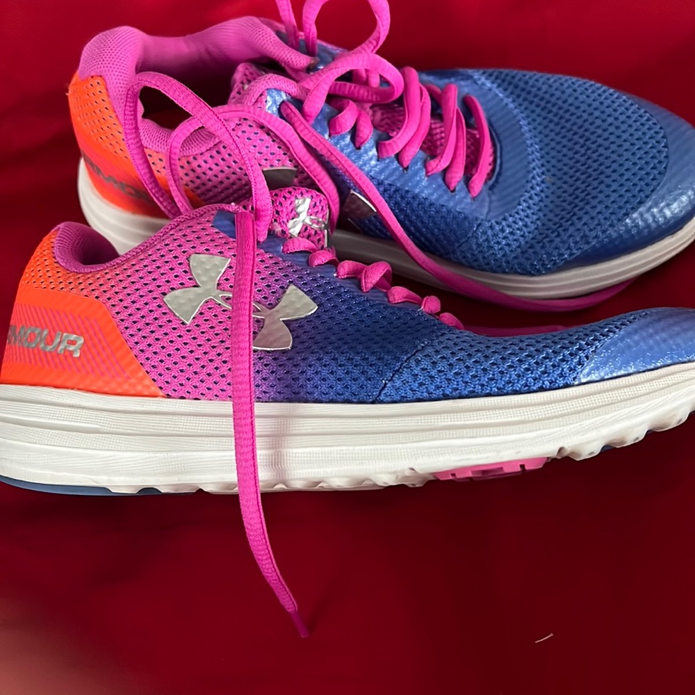 3.5y Under Armour girls sneakers